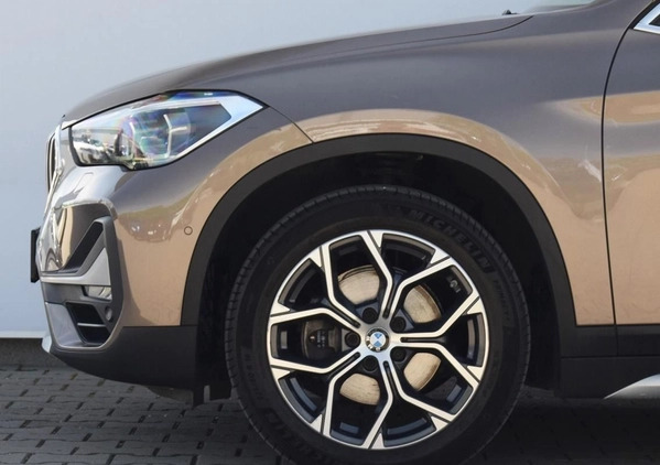 BMW X1 cena 119900 przebieg: 56380, rok produkcji 2019 z Ćmielów małe 137